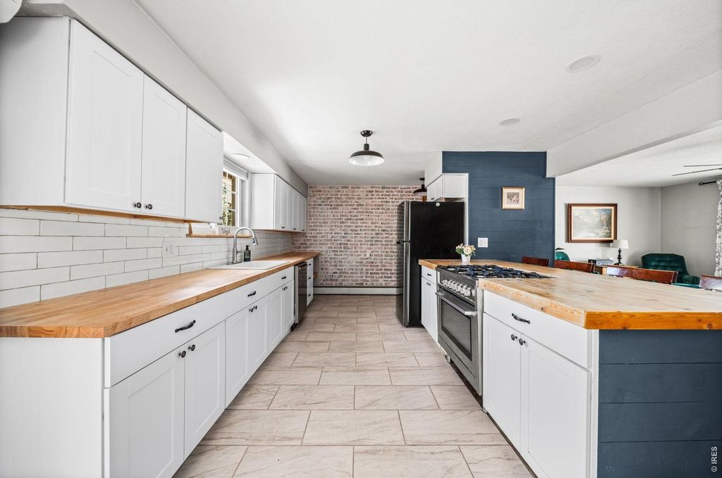 3104 Allison Dr