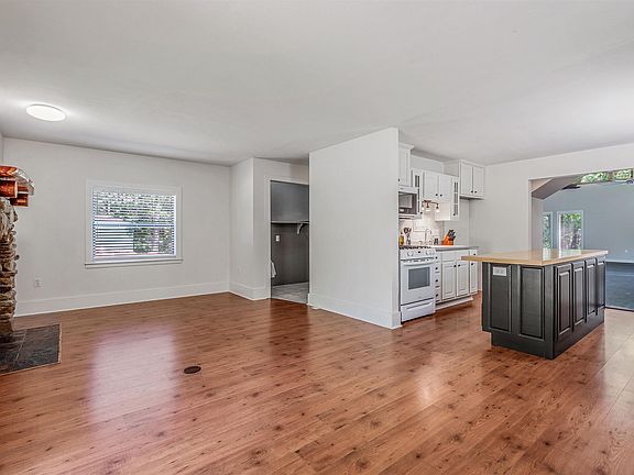 5th image of 108 Heather Ln