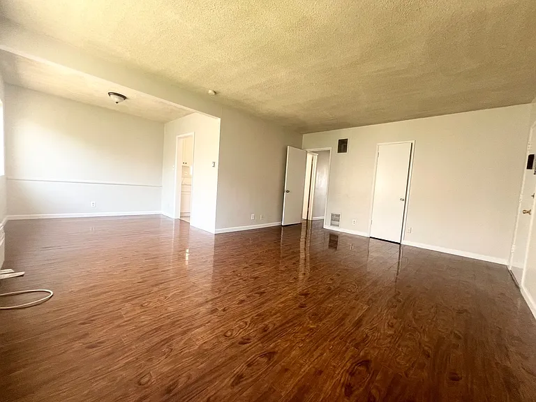 7238 - 7246 N Lotus Ave — Photo 5