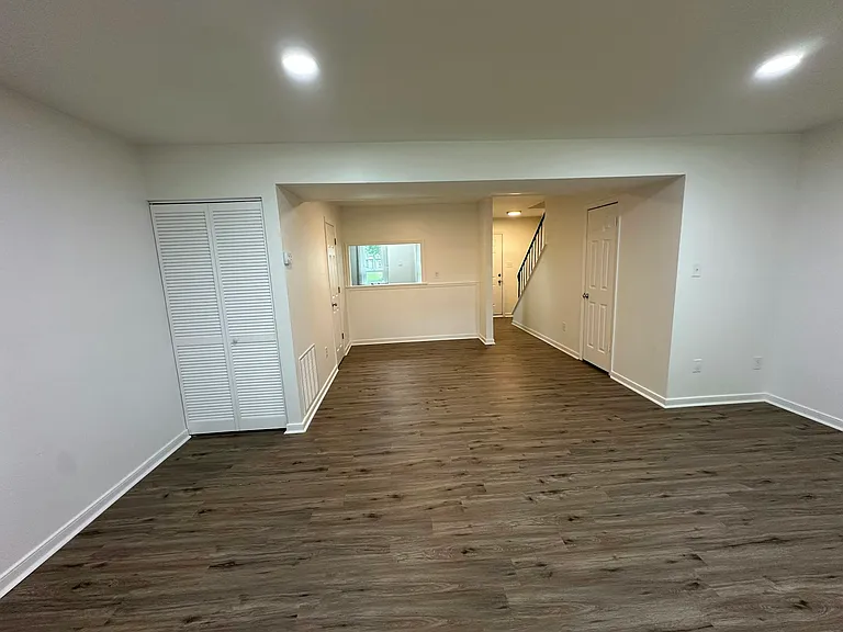 430 Hickorywood Cir — Photo 12