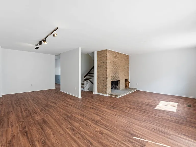 1747 Cy Ct — Photo 4