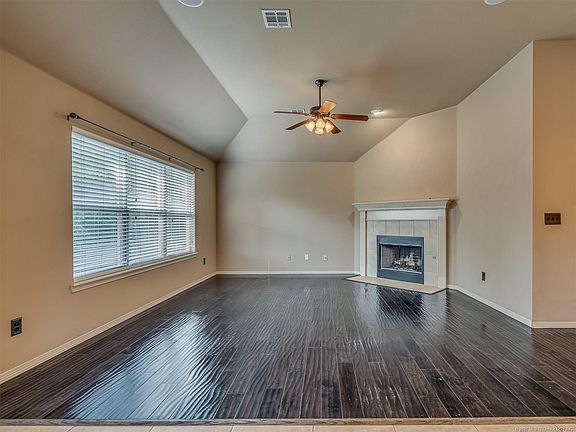 5th image of 1346 E 146th Pl