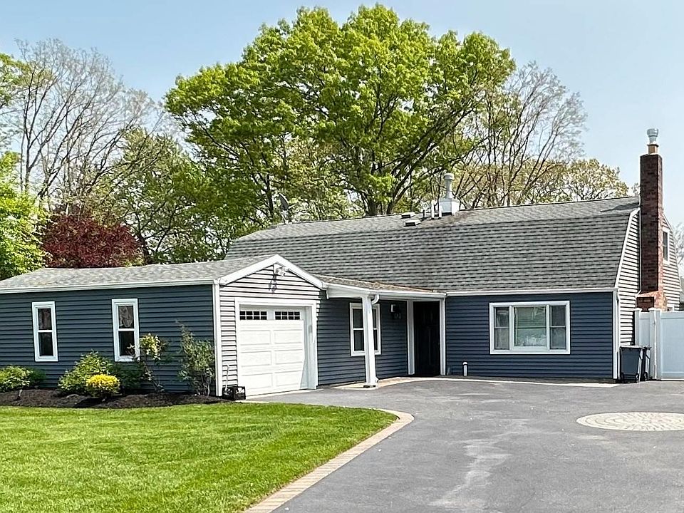 1st image of 4 Hollyhock Court