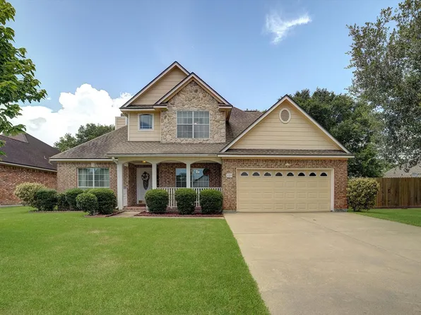 129 Lasso St, Angleton, TX 77515