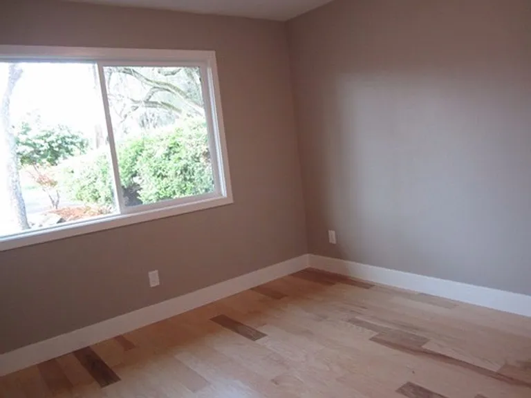 4 bedroom 2 bath house in Holbrook Heights- Concord — Photo 10