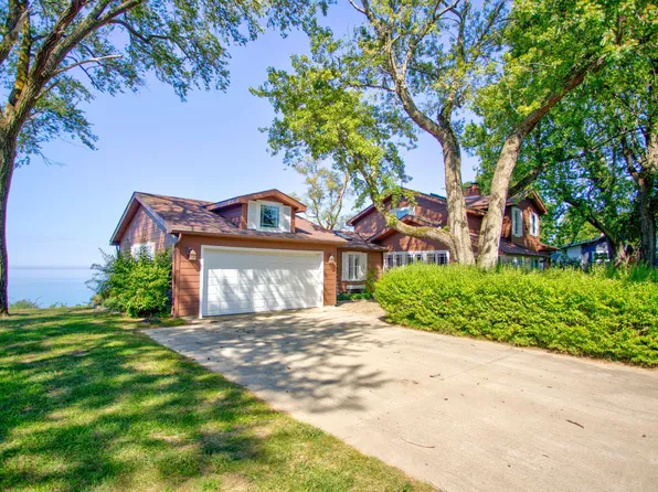 910 Adams Rd, South Haven, MI 49090