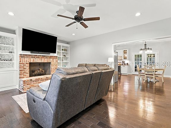 5th image of 309 Honey Hill Circle