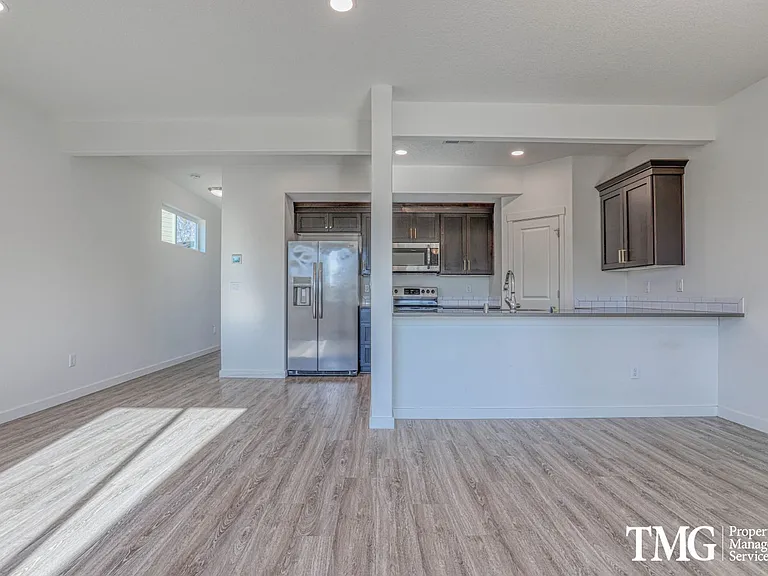6853 N Montgomery Cir — Photo 4