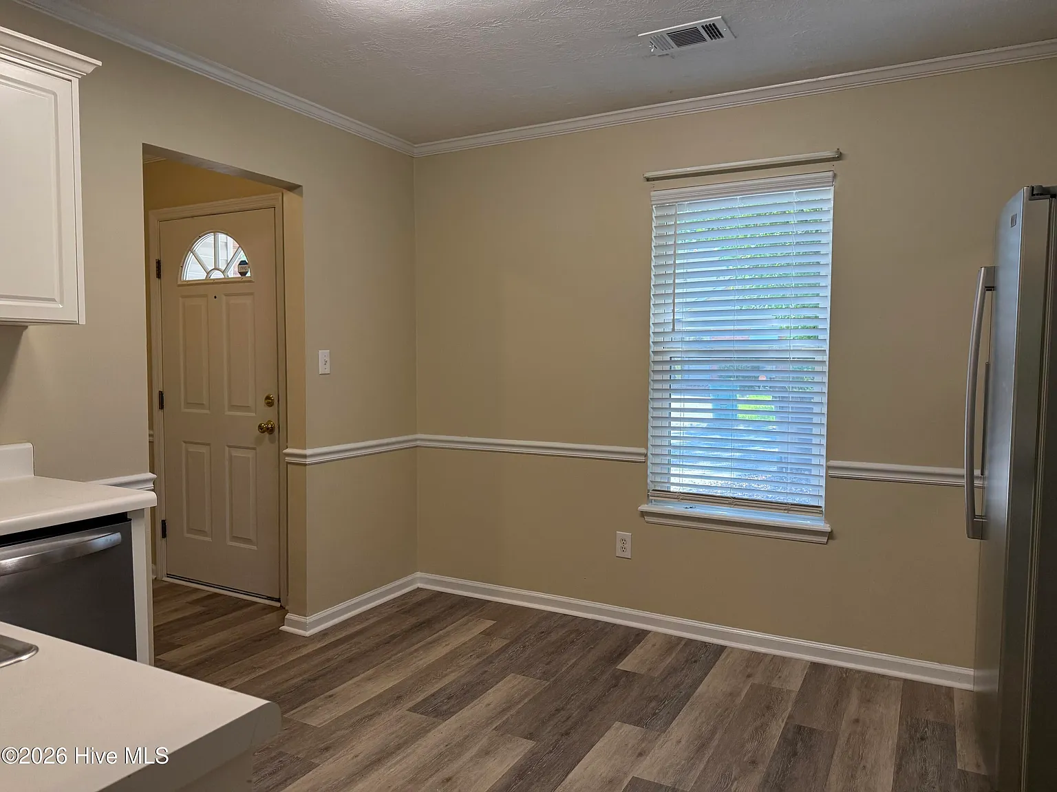 3 bed, 2.0 bath, $1,350 — Photo 4