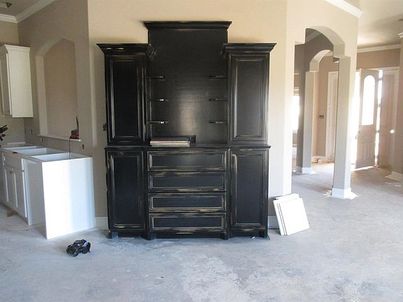 3rd image of 612 Calvin Dr