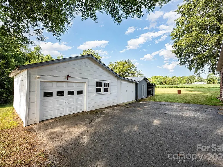 341 W Red Cross Rd — Photo 17