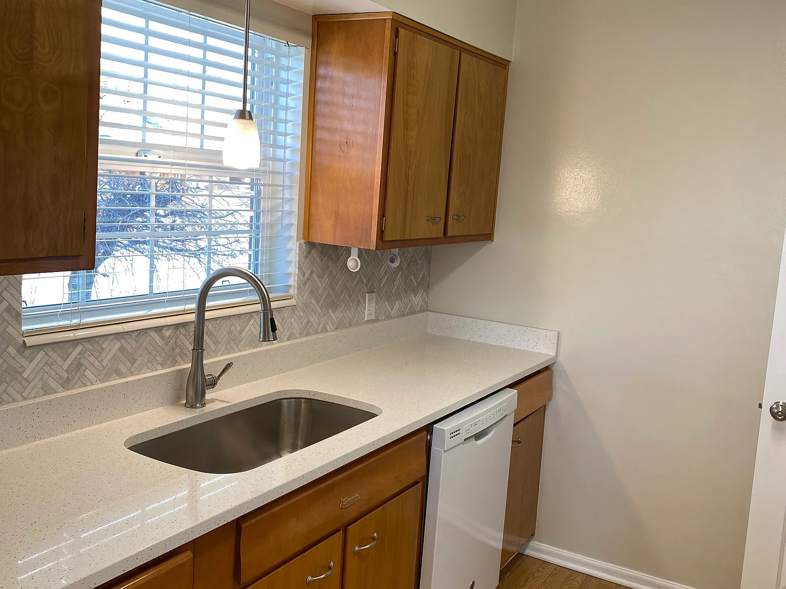 2 bed, 1500 sqft, $1,850 — Photo 2
