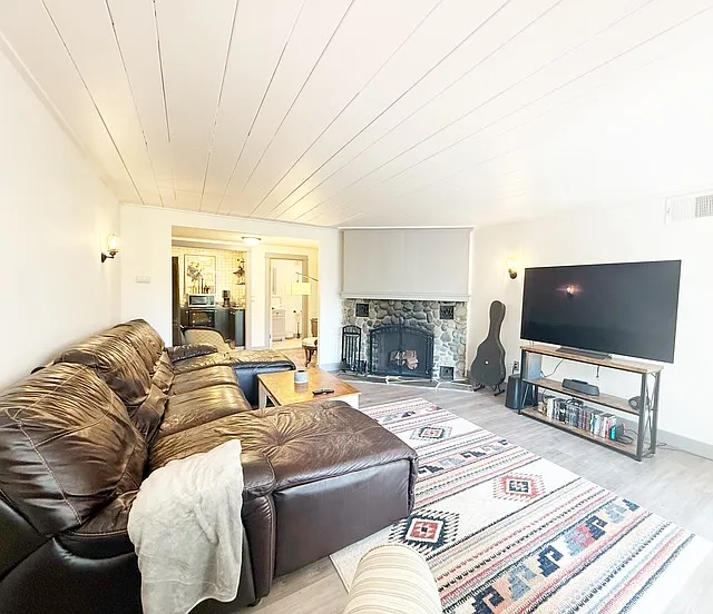208 S Summit Ave — Photo 42