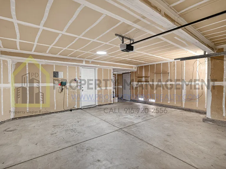 9013 Figtree Ct — Photo 38