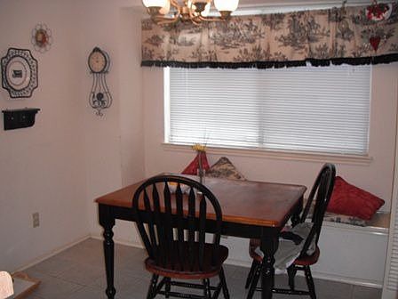 3rd image of 113 W Bancroft Dr