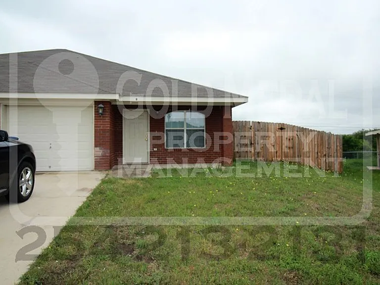 217 Janelle Dr — Photo 1