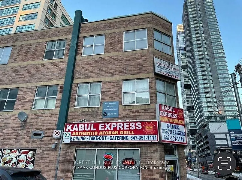 126 Dundas St E #204