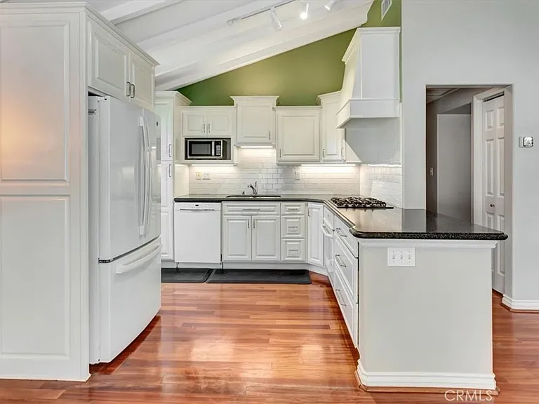 1522 W Robin Rd — Photo 10