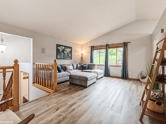 3rd image of 5635 Vinewood Ln N