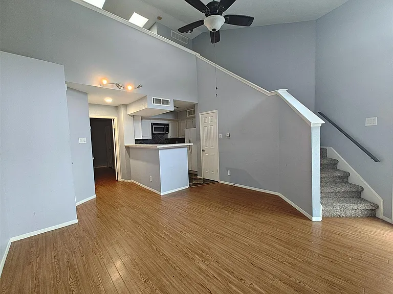 10855 Meadowglen Ln #928 — Photo 8