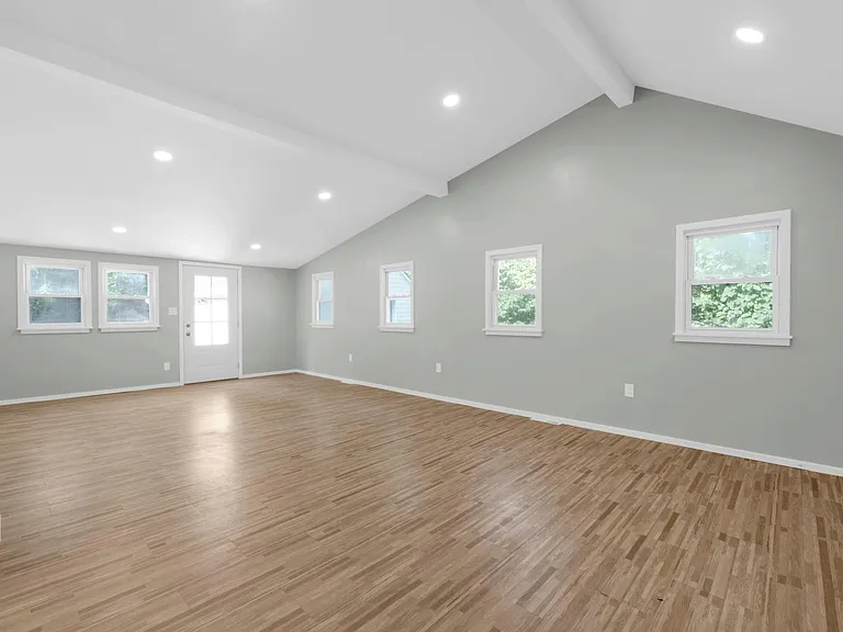 1880 James Rd — Photo 6