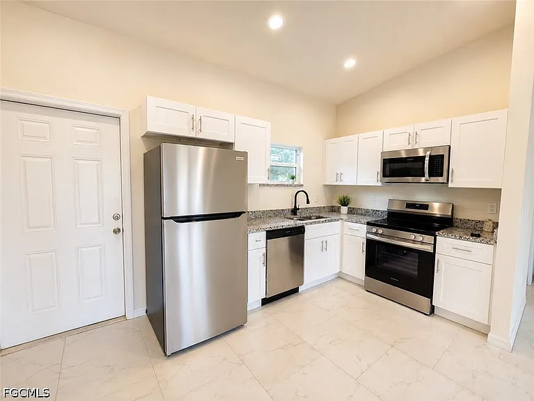 2617 Queen Dr — Photo 3