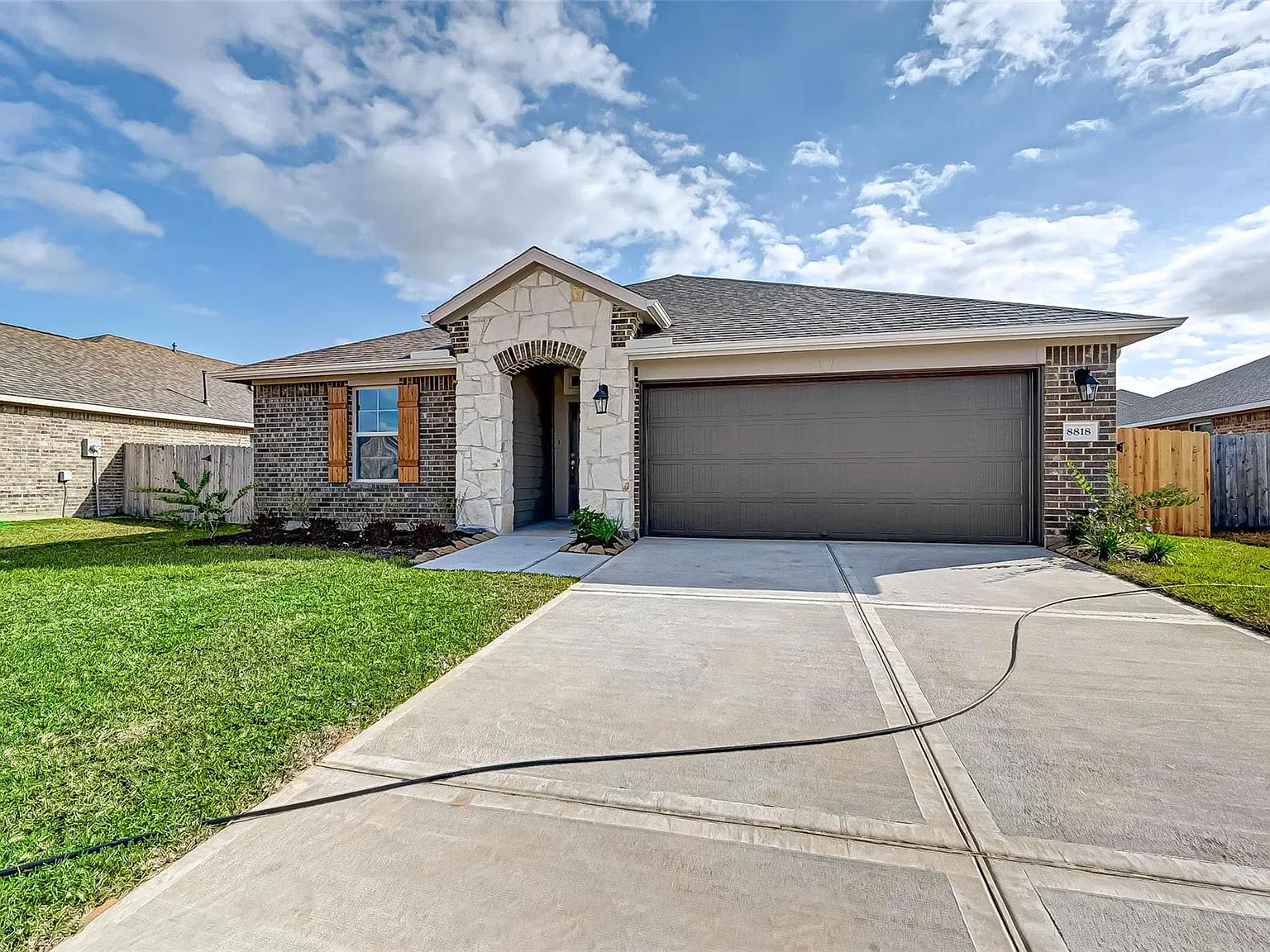 3 bed, 2.0 bath, 1692 sqft, $2,000 — Photo 2
