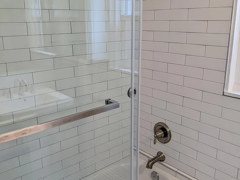 1028 E 3rd St #6 — Photo 14