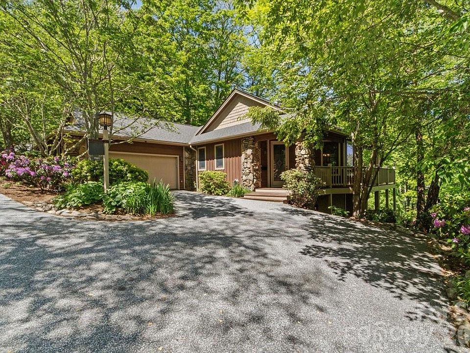 1st image of 15 Ivy Point Ln