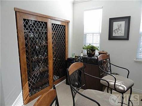 5th image of 1009 Hawthorne Creek Dr