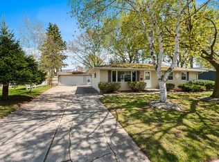 1015 Cardinal St, De Pere, WI 54115