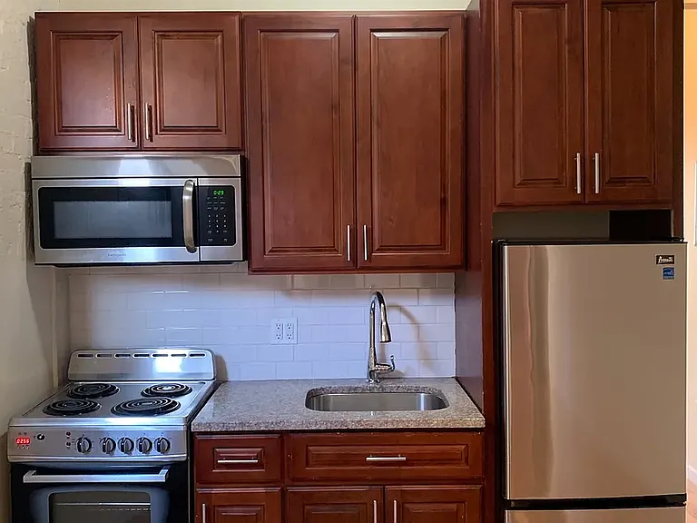 53 Graham Ave #3C — Photo 5