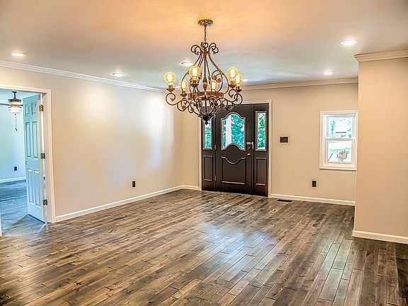 3rd image of 404 Falaise Dr