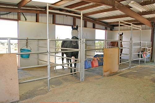 4-Stall barn with turnouts