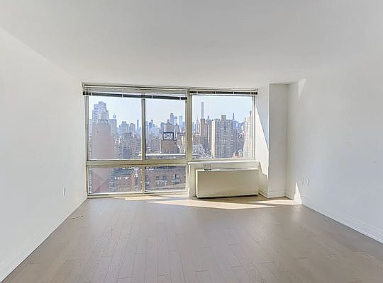 3rd image of 240 E 86th St APT 20B