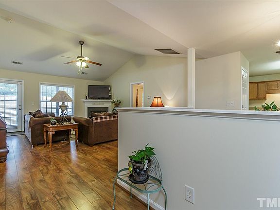 4th image of 220 Slate Dr