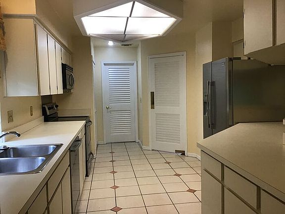 3rd image of 1051 Chesterfield Cir
