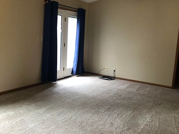 3rd image of 3263 Chelmsford Dr