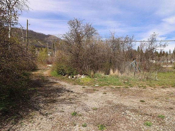 4th image of 1493 Little Shuswap Lake Rd W