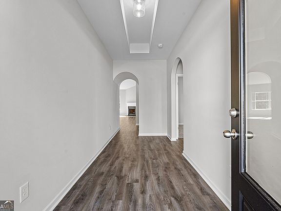 4th image of 495 Charleston Pl