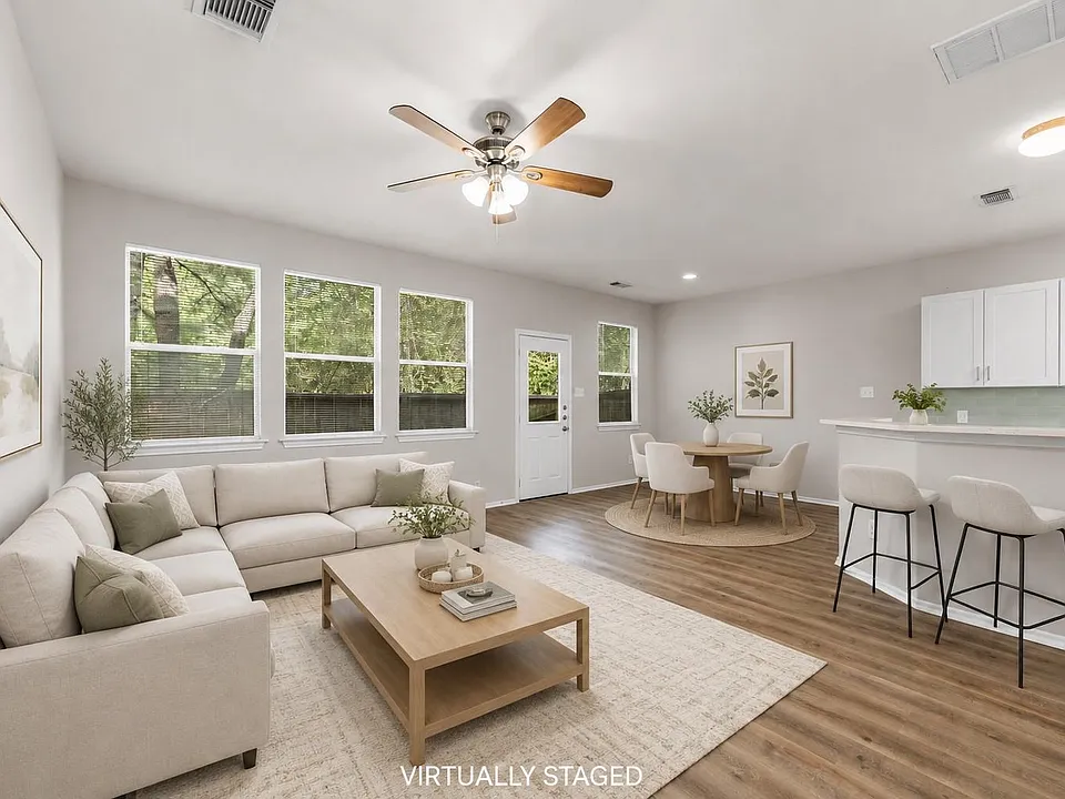 211 N Burberry Park Cir