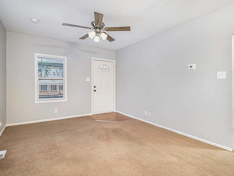1234 Bissell St — Photo 11