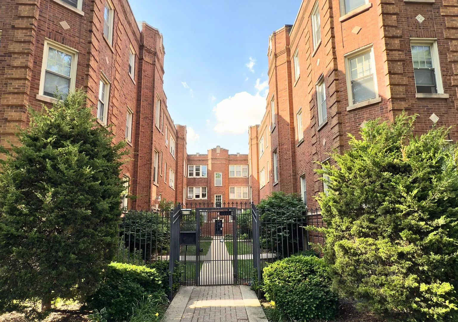 Belmont-Cragin Two Bed/One Bath ~ Heat Included ~ Income Guidelines Apply — Photo 3