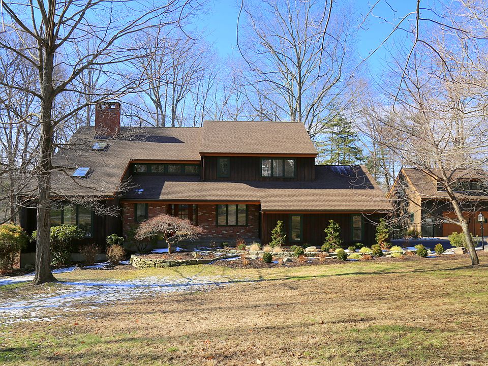 1st image of 18 Louis Dr