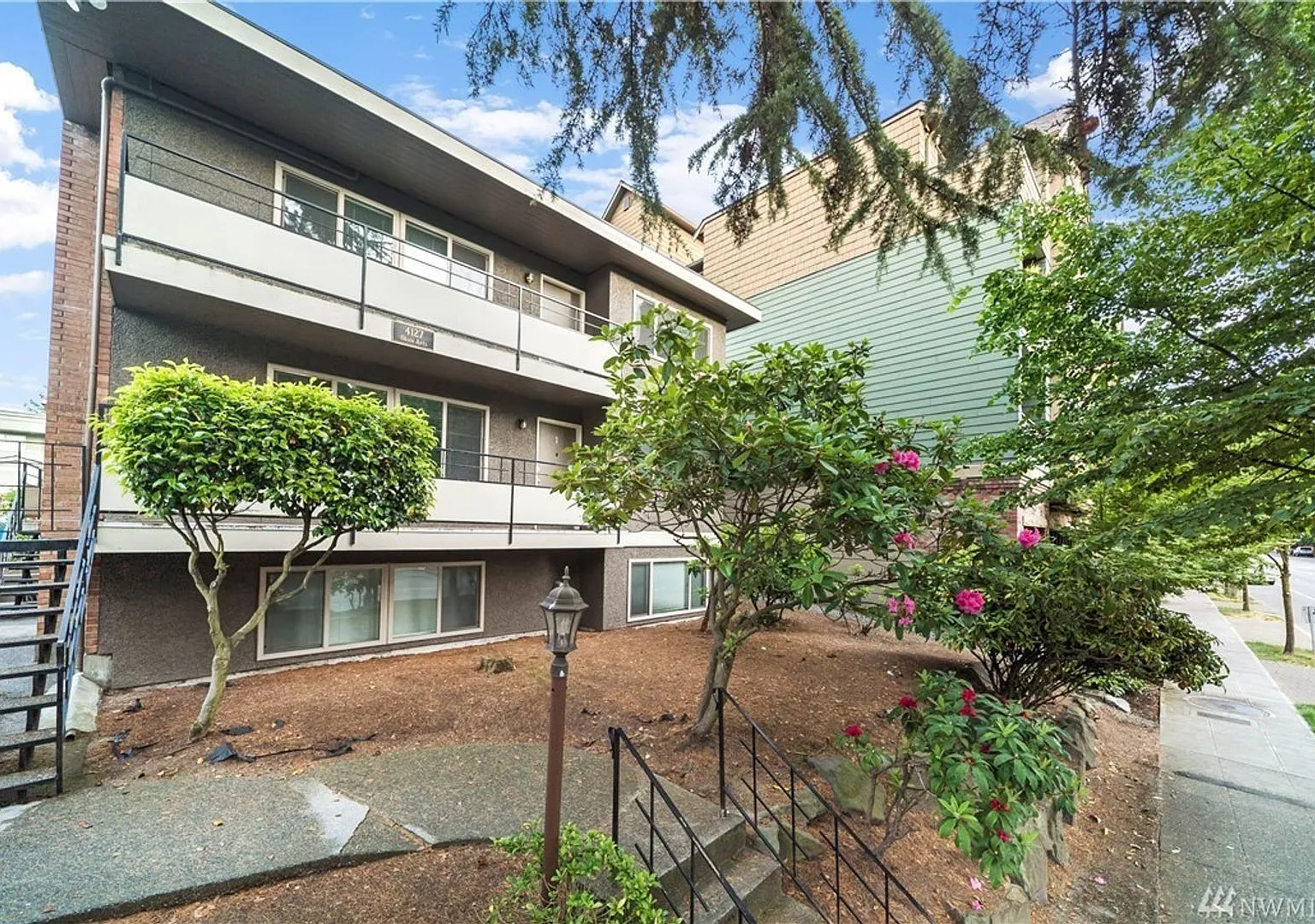 4127 California Ave SW — Photo 2