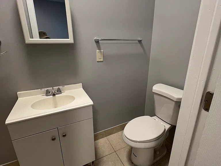210 E End Ave #2 — Photo 6