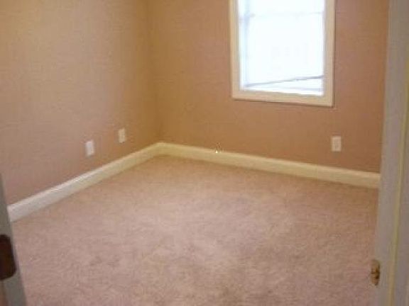 5th image of 127 Blenheim Dr