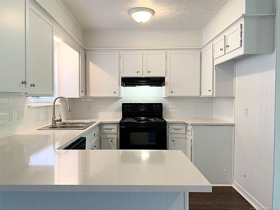 2nd image of 304 N Wortman Ave
