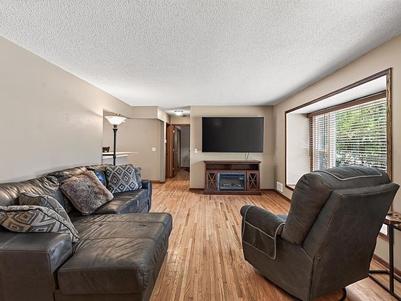 4th image of 2557 Sherwood Rd