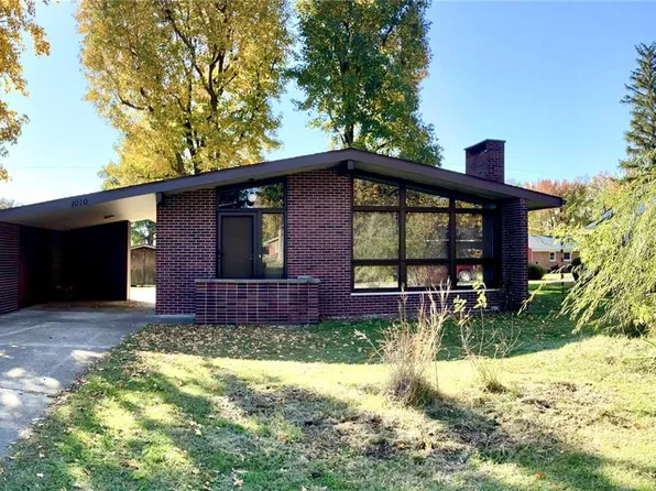 1070 Monroe St, Carlyle, IL 62231